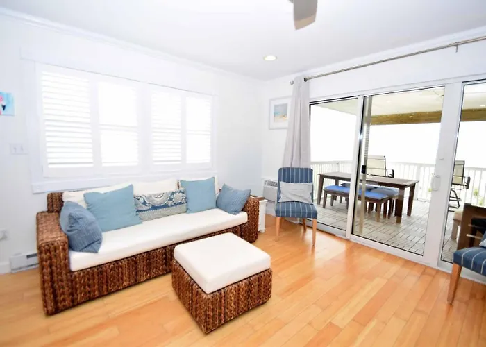 Beachcrest 8 *